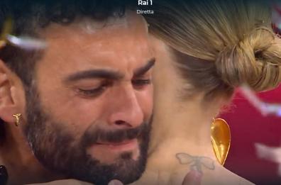 Vince Sanremo 2023: Marco Mengoni. Ecco il video della proclamazione