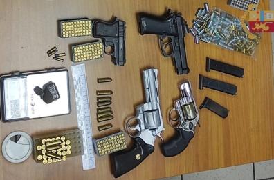 Taranto, nascondeva armi e munizioni in casa, arrestato un 44enne 
