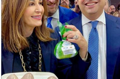 Turismo, la Puglia protagonista alla Bit di Milano: burrata e sospiri per ministra Santanché. Lopane: «Performance migliori del pre-pandemia»
