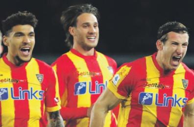 Calcio, Lecce a petto in fuori: Nella marcia salvezza contro le big è super