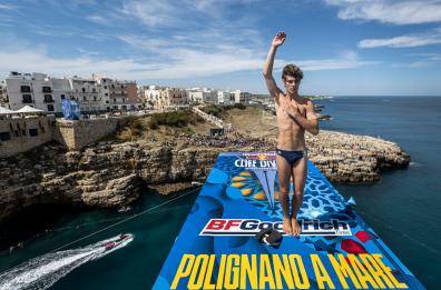 Tuffi: la Red Bull Cliff Diving torna a Polignano a Mare anche nel 2023
