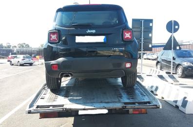 Traffico di auto rubate con l'estero, due veicoli sequestrati al porto di Brindisi