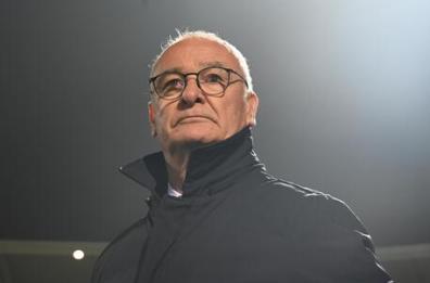Bari,  applausi al S. Nicola per le 700 panchine di Ranieri in Italia
