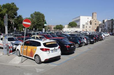 Bari vecchia tra varchi, parcheggi e strisce gialle: la nuova Ztl tra luci e ombre