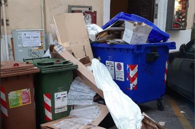 Bari, «Noi, in via Roberto da Bari, come figli di un dio minore»