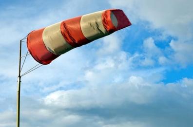 Domenica di vento forte su tutta la Puglia: diramata allerta gialla