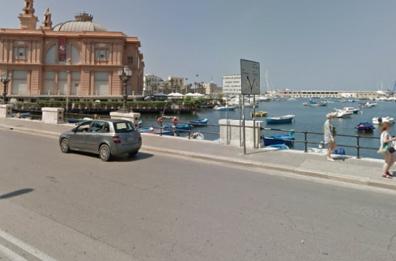 Bari, investita sul lungomare mentre attraversa: 44enne in ospedale