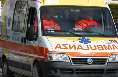 Incendio a Brindisi, 93enne salvata in casa da un agente della polizia locale