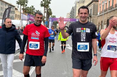 I sindaci di Bari e Tirana tagliano insieme il traguardo della «Bari med marathon»