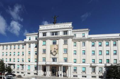 Tragedia a Margherita di Savoia, 13enne portato al largo dal mare agitato: dopo i soccorsi è morto in ospedale a San Giovanni Rotondo