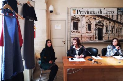 A Lecce parte la "Pantalonaia italiana certificata", corso di sartoria solidale 