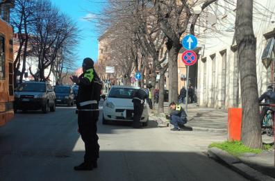 Foggia, pensionato investito da un'auto in corsa: grave in ospedale