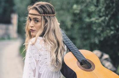 Barletta, brani a memoria: Gabriella ne conosce circa duecento
