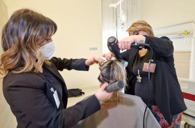 Bari, 8 marzo: cinque parrucchiere per pazienti oncologiche