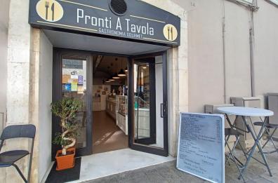 Bari, ancora un furto con spaccata nella notte: colpita una gastronomia, i ladri fuggono con 500 euro