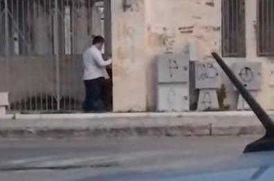 Lecce, sesso orale vicino al cimitero: il video sui social è virale