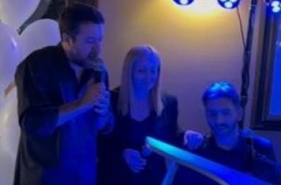 Karaoke sulla Canzone di Marinella, polemiche su Meloni-Salvini