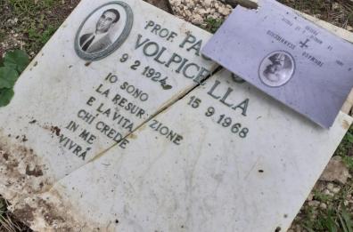 Bari, vandali in azione nel cimitero: lapidi distrutte