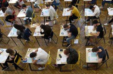 Trani, 100 euro in una scuola per il pranzo dei 100 giorni alla maturit&agrave;: &egrave; polemica