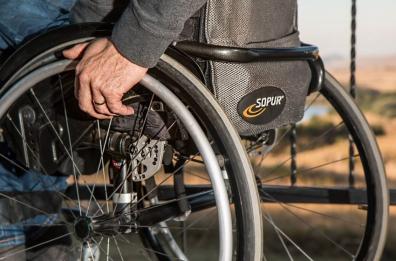 A Mola arriva «Posso prima io?»: corsie preferenziali dedicate ai caregiver