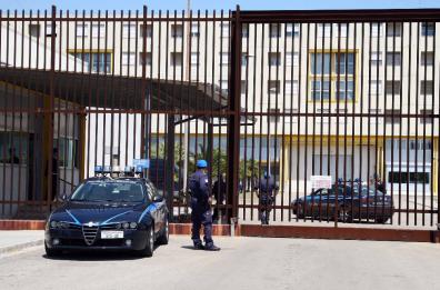 Lecce, droga a fiumi  in carcere e rischio rivolte anarchiche in Borgo San Nicola