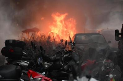 Napoli, guerriglia in pieno centro  prima della partita Napoli - Eintracht