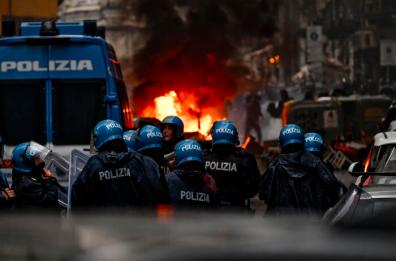 Scontri dopo Napoli-Eintracht, primi 8 tifosi arrestati, sono 5 partenopei e 3 tedeschi
