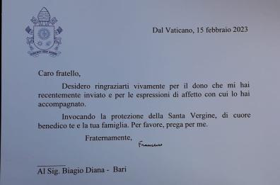 Bari, regala al Papa un San Nicola fatto di rametti: Francesco gli scrive