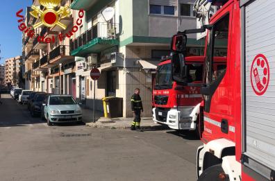 Lecce, vigili del fuoco trovano corpo di una donna di 90 anni morta in casa: deceduta da giorni