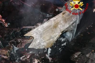 Auto totalmente in fiamme a Lido Conchiglie, si indaga
