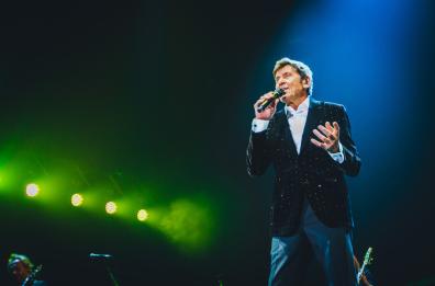 Gianni Morandi in concerto a Bari: «Quella volta negli anni '60, con due sole canzoni in repertorio»