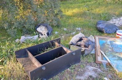 Statte, rifiuti abbandonati nel Parco Dolmen: la denuncia del sindaco