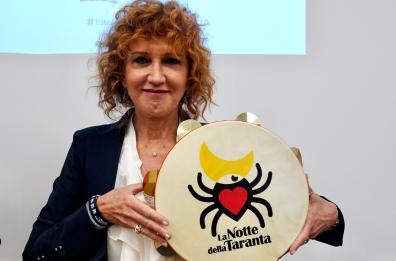 Notte della Taranta 2023, Fiorella Mannoia sarà Maestro Concertatore. «Protagonista la condizione della donna»