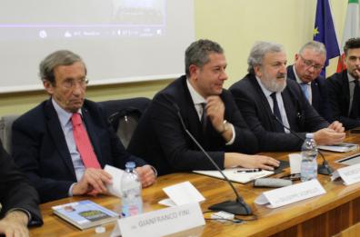 Fini a Bari: «La Meloni è un modello. Sull'Ucraina linea coerente a difesa della libertà dei popoli»