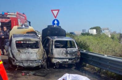 Lecce, schianto tra due auto in tangenziale: una va a fuoco, 32enne rimane incastrata nell'abitacolo, perde la vita