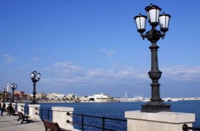 «Earth hour - l’ora della Terra»: domani Bari spegne il suo lungomare per un'ora