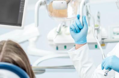 Dentisti baresi visitavano in nero grazie a un software: in 30 rischiano il processo, evasi 6 milioni