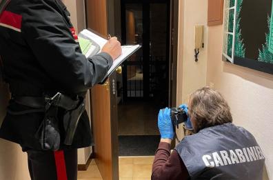 Matera, tre uomini sorpresi a forzare porta di un appartamento in pieno centro: arrestati