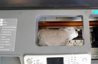 Nella stampante cocaina al posto del toner: 21enne arrestato a Lecce