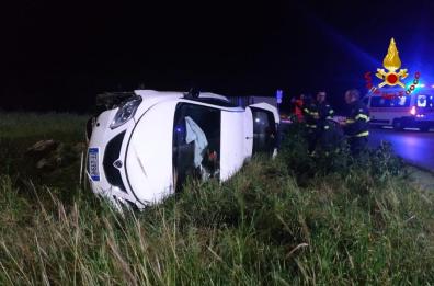 Brindisi, si ribalta con l'auto: illeso il conducente