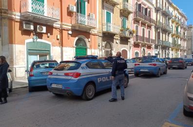 Accoltellata dal marito a Bari per aver detto 'voglio separarmi'. Fermato il marito con i vestiti ancora insanguinati