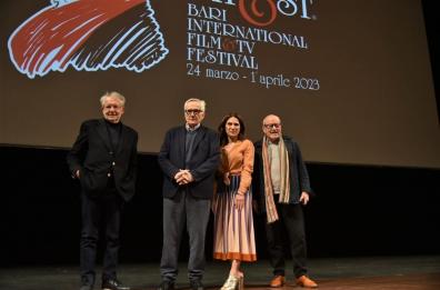 Bif&st a Bari, parla Maya Sansa: protestiamo tutti sui social contro l'Iran. A Panahi il «Premio Fellini»