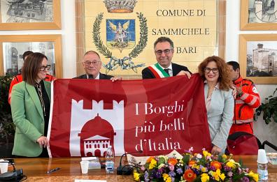 Sammichele di Bari, consegnata la bandiera de I Borghi più belli d’Italia