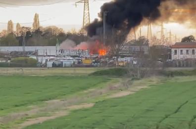 Incendio in ditta rifiuti a Baggiovara in provincia di Modena