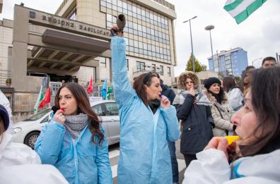 Potenza, «Da eroi a dimenticati», i precari Covid  chiedono la stabilizzazione