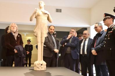 La scultura 'Orfeo e le Sirene' consegnata al MarTa di Taranto VIDEO