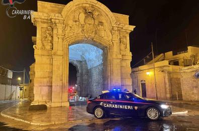 Sorpresi mentre rubavano un'auto, due arresti a Barletta