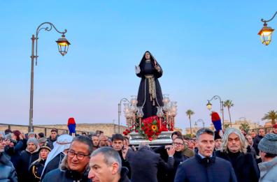 Taranto nel culmine del triduo pasquale, il messaggio dell'arcivescovo: «Non fermarti mai»