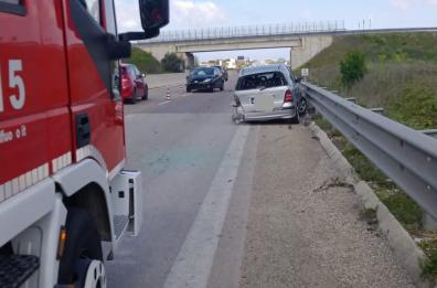 Brindisi, incidente sulla Statale 7: traffico in tilt, coinvolti 3 mezzi, 2 i feriti