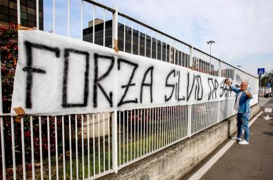 Nuovo striscione per Berlusconi, il «Forza Silvio» del potentino Sasà